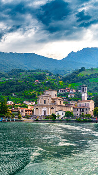 Sale Marasino nad jeziorem Iseo we Włoszech