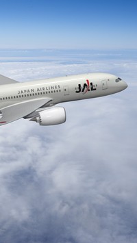 Samolot pasażerski w chmurach