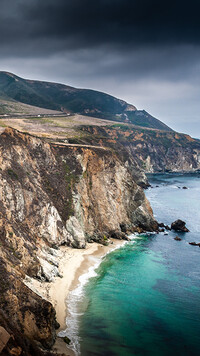 Skaliste wybrzeże Big Sur w Kaliforni