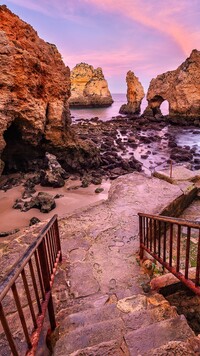 Skały na cyplu Ponta Piedade w Portugalii