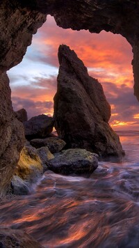 Skały w morzu na plaży Ruby Beach