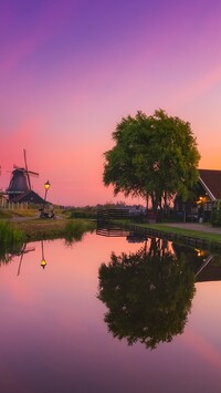 Skansen Zaanse Schans o zachodzie słońca