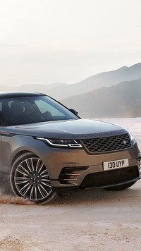 Srebrny Range Rover Velar