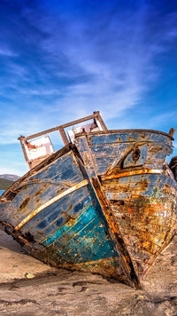 Stara zniszczona łódź