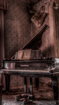 Stary fortepian
