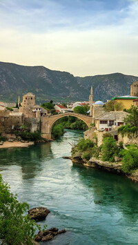 Stary most nad rzeką Neretwa w Mostar