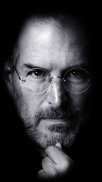 Steve Jobs na ciemnym tle