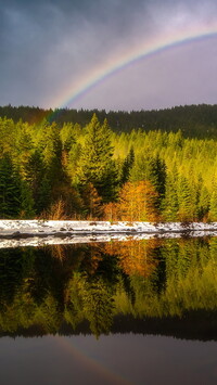 Tęcza nad jeziorem Trillium Lake