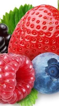 Truskawka w towarzystwie maliny i jagody
