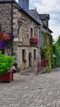 Uliczka Rochefort en Terre w Bretanii