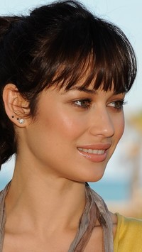 Urocza Olga Kurylenko w apaszce