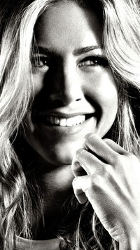 Uśmiechnięta Jennifer Aniston