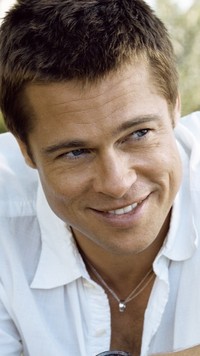 Uśmiechnięty Brad Pitt