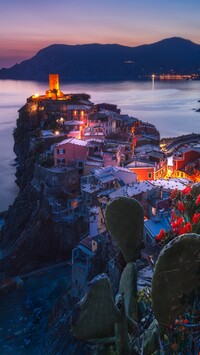 Vernazza o zmierzchu