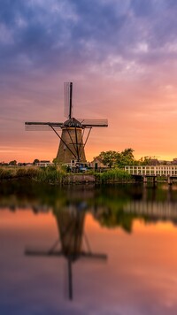 Wiatrak we wsi Kinderdijk