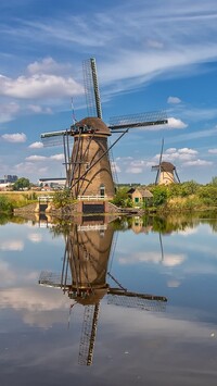 Wiatraki nad rzeką w Kinderdijk