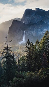 Widok na wodospad Bridalveil Fall