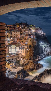 Widok z okna na miasteczko Manarola