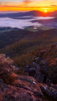 Wieczorna mgła nad doliną Meander Valley