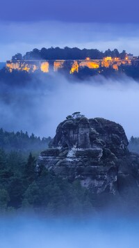 Wieczorna mgła nad Parkiem Narodowym Saskiej Szwajcarii