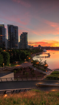 Wieżowce nad zatoką w Vancouver