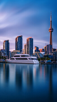 Wieżowce w Toronto nad jeziorem Ontario