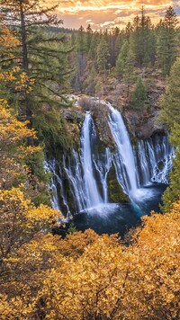 Wodospad Burney Falls w Kalifornii