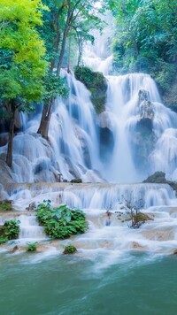 Wodospad Kuang Si Falls w Laosie