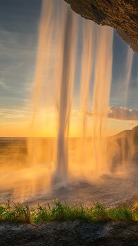 Wodospad Seljalandsfoss w Islandii