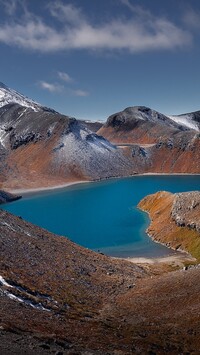 Wulkan Ngauruhoe nad jeziorem Yama