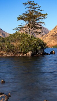 Wysepka na rzece River Etive w Szkocji