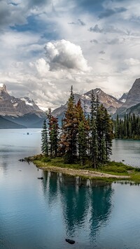 Wyspa Ducha na jeziorze Maligne Lake