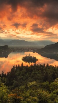 Wyspa na jeziorze Bled w Słowenii