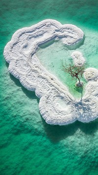 Wyspa solna na Morzu Martwym