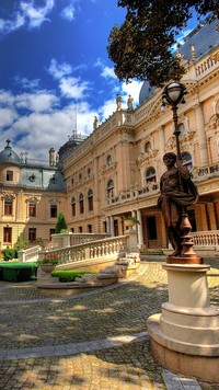 Zabytkowy pałac w Łodzi