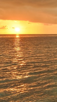 Zachód słońca nad oceanem