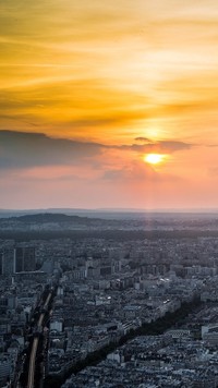 Zachód słońca nad Paryżem