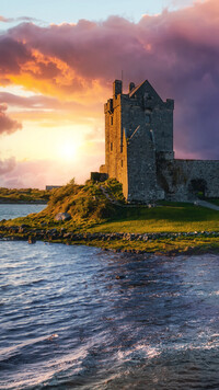 Zamek Dunguaire Castle w Irlandii