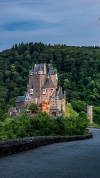 Zamek Eltz w Niemczech