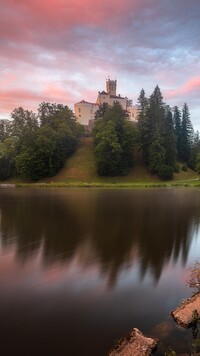 Zamek Trakoscan nad jeziorem