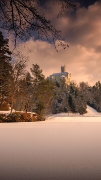 Zamek Trakoscan w zimowej scenerii