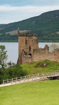 Zamek Urquhart nad jeziorem Loch Ness