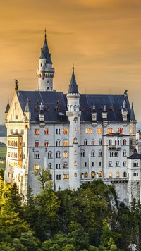 Zamek z wieżyczkami w Bawarii