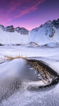 Zasypana śniegiem plaża Stokksnes