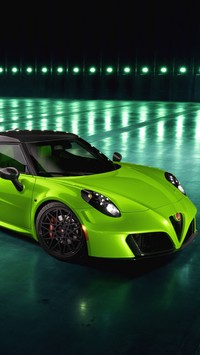 Zielone Alfa Romeo 4C