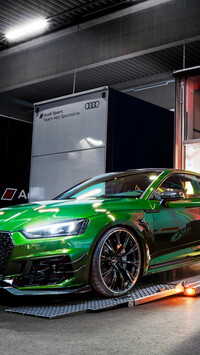 Zielone Audi RS5 Coupe