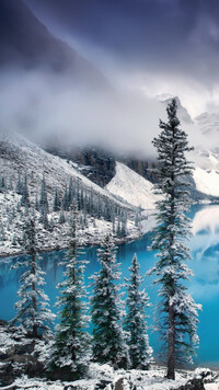 Zima nad jeziorem Moraine Lake