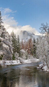 Zimowy krajobraz Parku Narodowego Yosemite