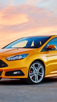 Żółty Ford Focus ST