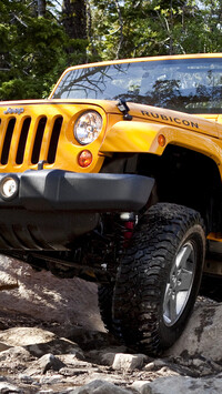 Żółty Jeep Wrangler Rubicon